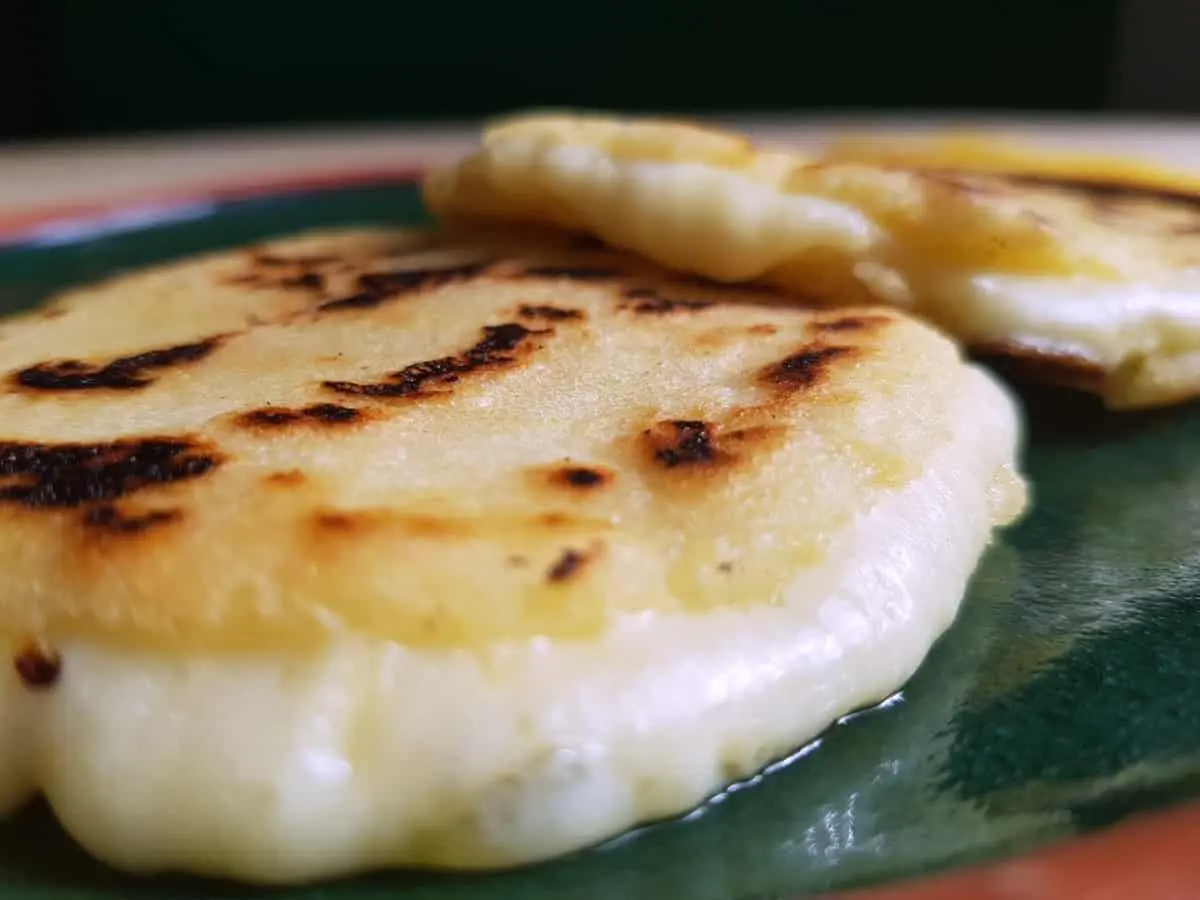 Arepa con queso en Colombia - Cómo se llama arepa arepa con queso colombia - Cómo se llama arepa