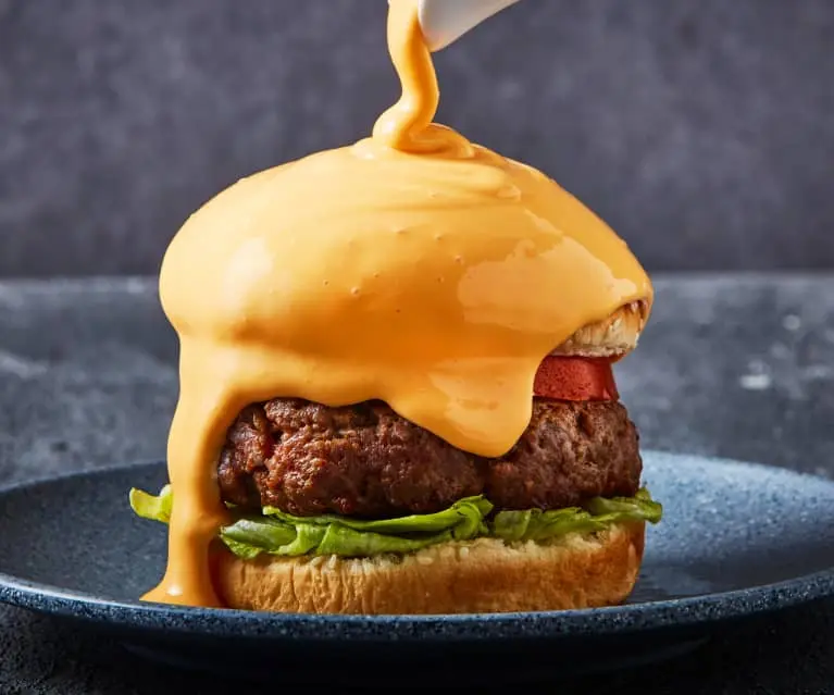 hamburguesa volcan de queso - Cuál es la hamburguesa que se come con guantes