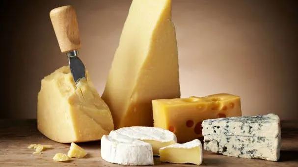 ¿Es seguro consumir queso caducado sin abrir? - Cuánto tiempo después de la fecha de vencimiento se puede consumir el queso queso caducado sin abrir - Cuánto tiempo después de la fecha de vencimiento se puede consumir el queso