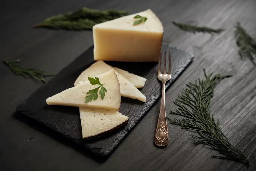 Queso curado de oveja: el mejor queso del entorno - Qué beneficios tiene el queso curado queso curado de oveja - Qué beneficios tiene el queso curado