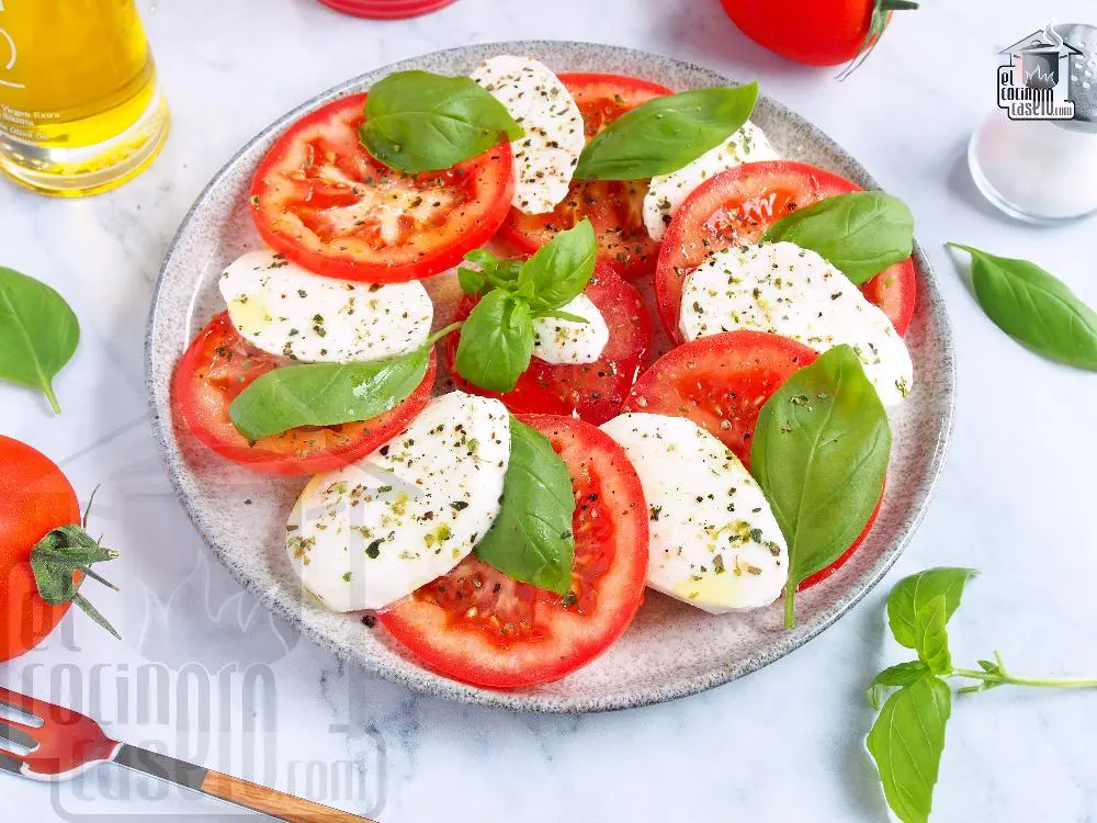 ensalada caprese que queso lleva - Qué es el pollo Caprese