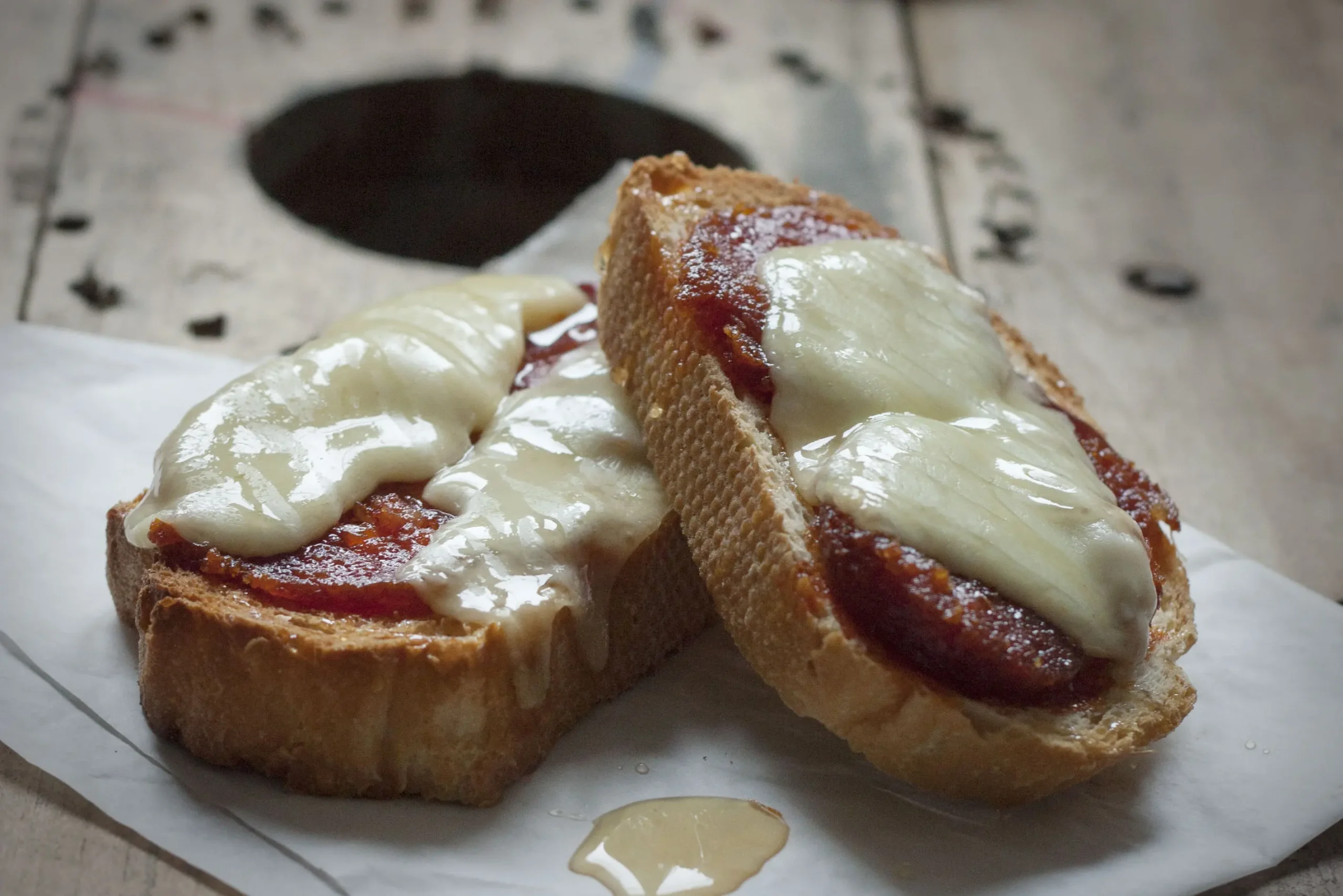 Tosta de sobrasada queso y miel: una explosión de sabores mediterráneos - Qué es sobrasada de cerdo ibérico tosta de sobrasada queso y miel - Qué es sobrasada de cerdo ibérico
