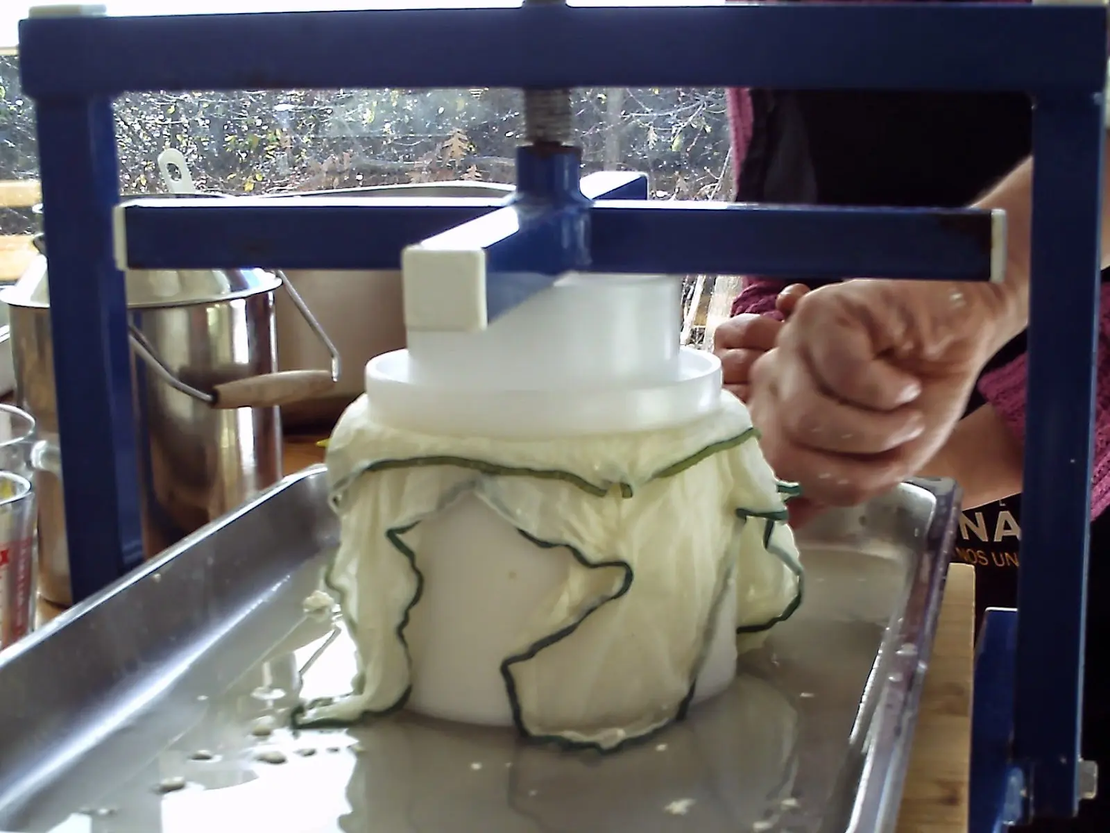El prensado de quesos: una técnica esencial en su elaboración - Qué es una prensa de queso prensado de quesos - Qué es una prensa de queso