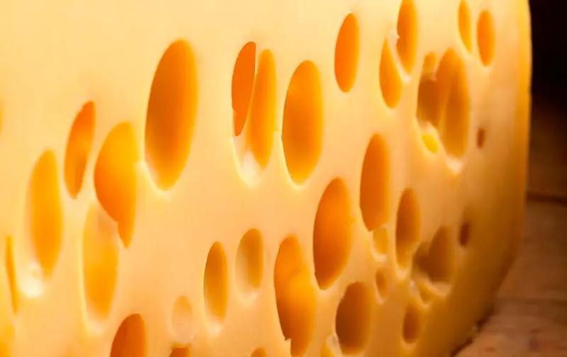 Queso con agujeros: una curiosidad del entorno del queso - Qué quesos tienen agujeros queso con agujeros - Qué quesos tienen agujeros