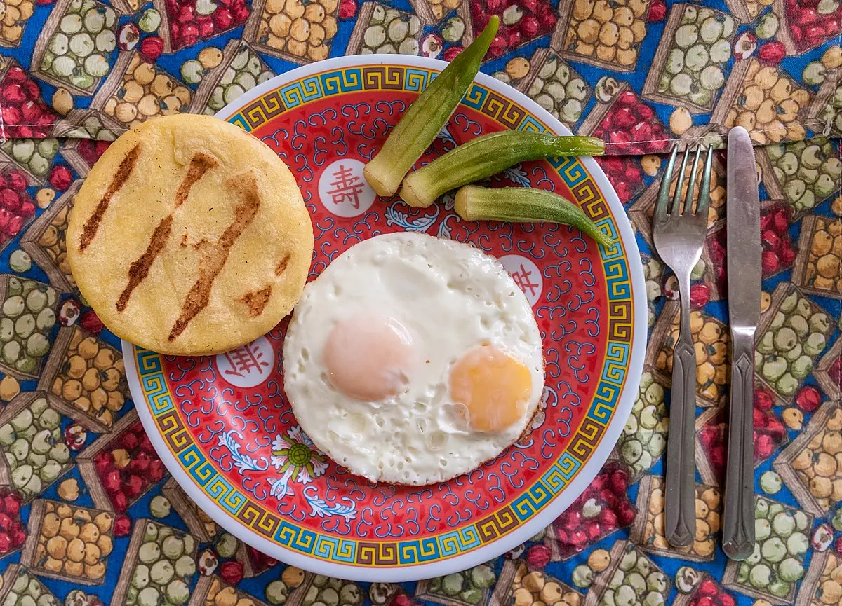 Arepa con queso: una delicia tradicional - Qué son las arepas colombianas arepa con queso - Qué son las arepas colombianas